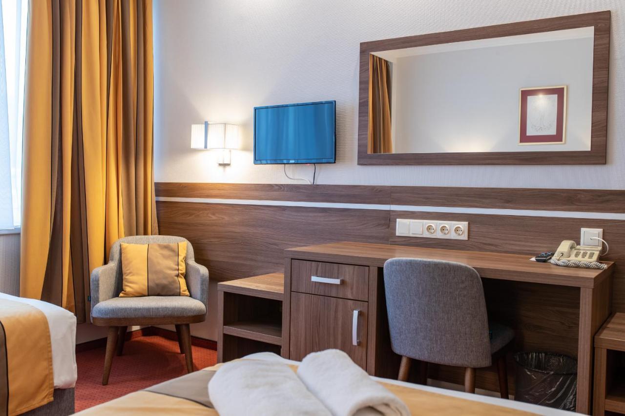 Hotel Arpad Татабанья Экстерьер фото