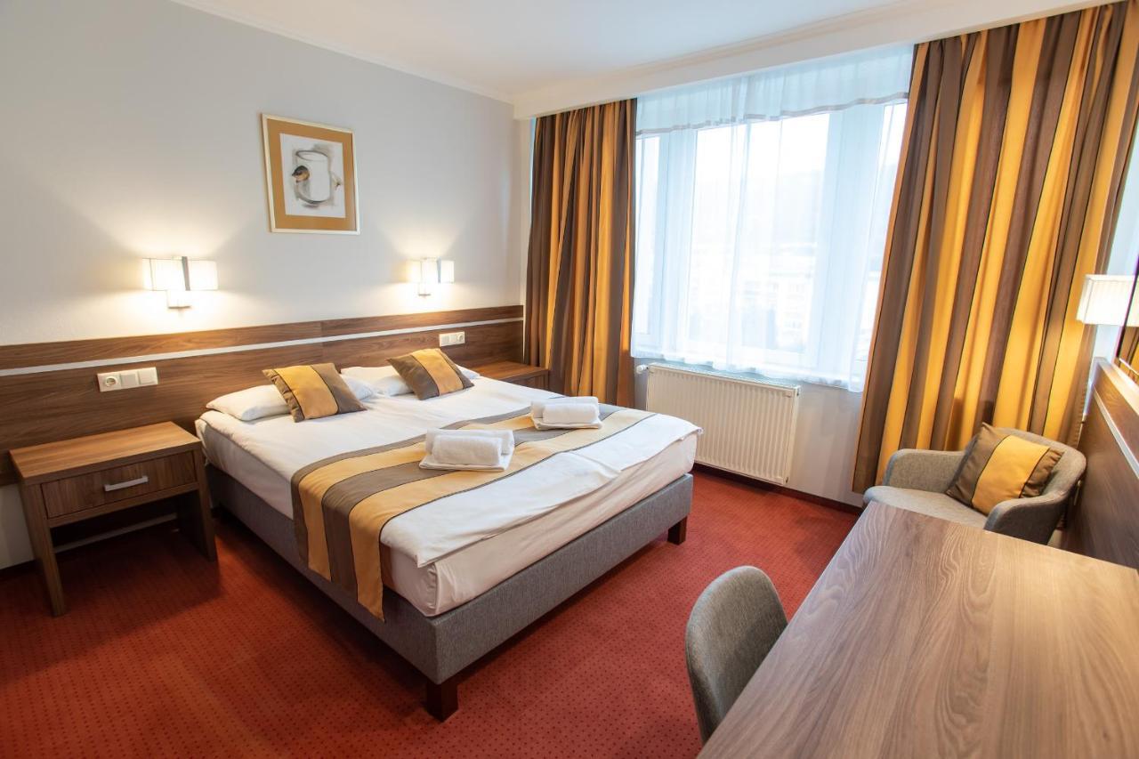 Hotel Arpad Татабанья Экстерьер фото